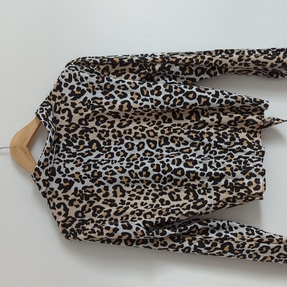 FINAL SALE 🌿LEOPARD PRINT CROP TOP🌿 - Picture 6 of 8